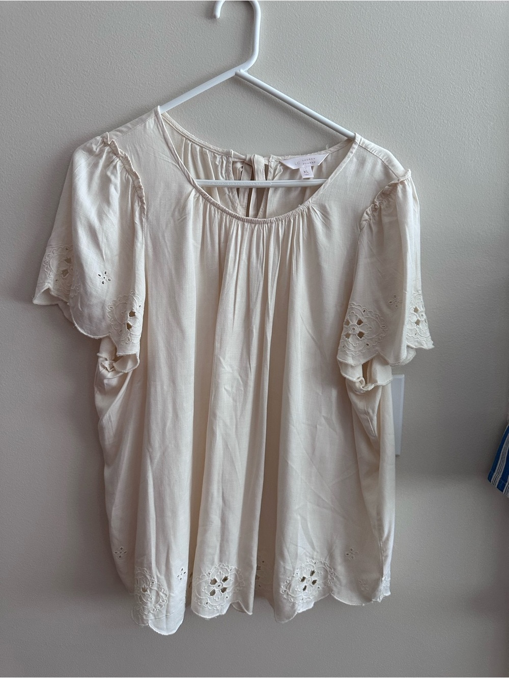 LC Lauren Conrad Cream Eyelet Flutter Sleeve Blouse
